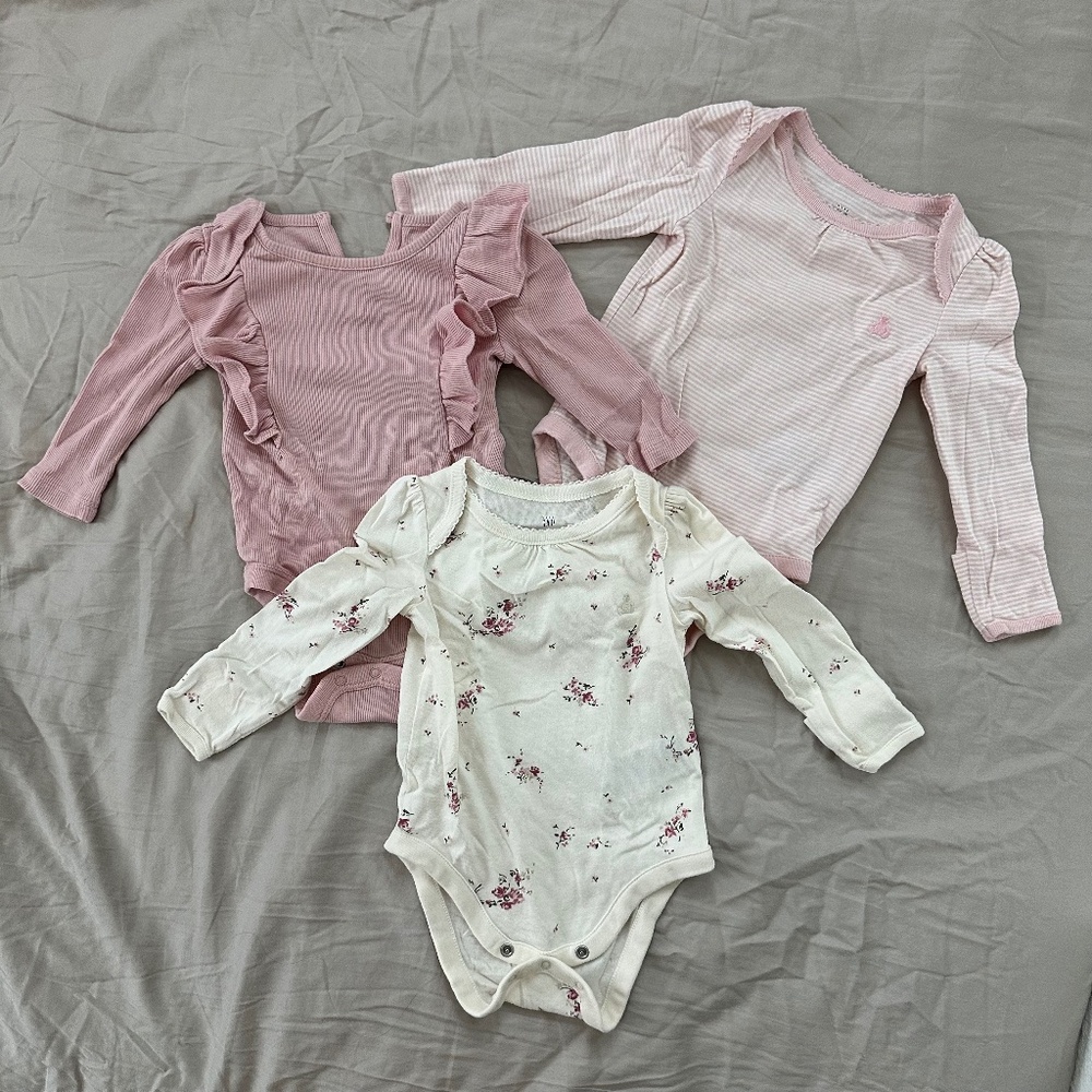 3-6m Baby GAP Girl Onesies bundle